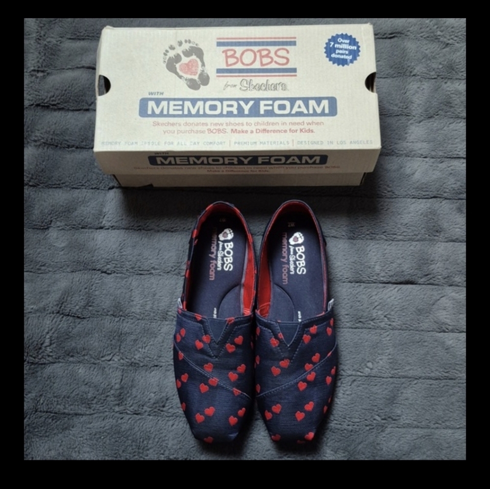 Heart Printed Size 7 BOBS from Skechers Slip-Ons W Memory Foam, New With Tags! - Picture 8 of 8